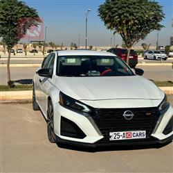 نيسان ألتيما